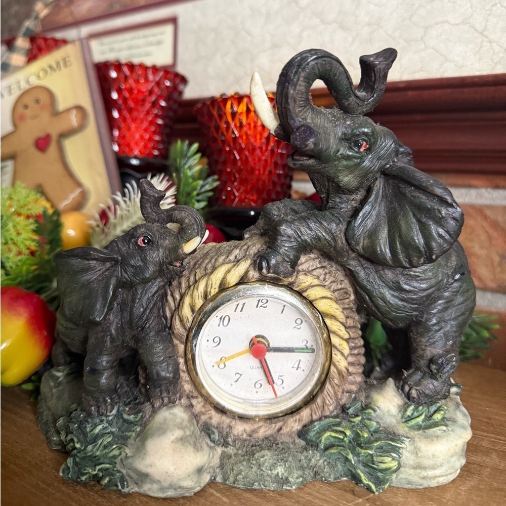 Vintage 1993 Elephant Quartz Clock Collectible